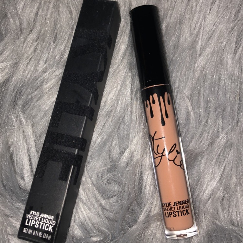 KYLIE VELVET LIQUID LIPSTICK